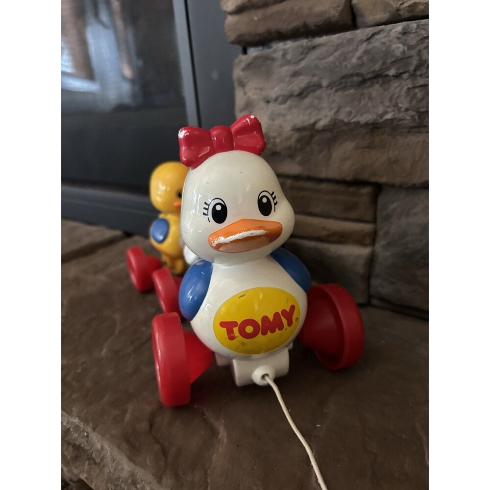 Tomy 1996 Mommy Plus Two Ducklings Pull Toy